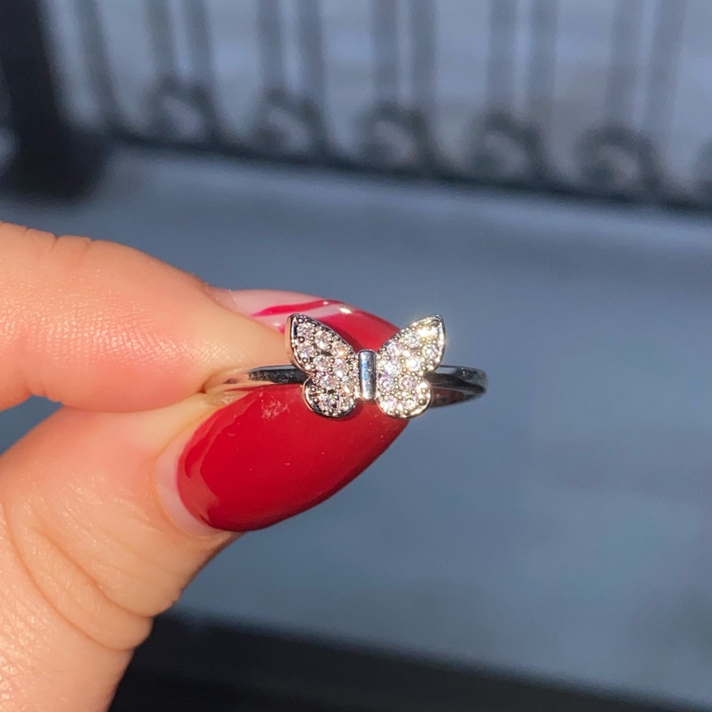 Butterfly ring